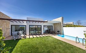 Villa Back Loop